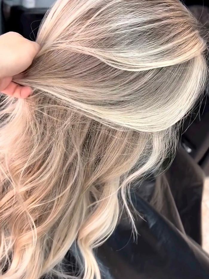 Blond polaire, mèches fines