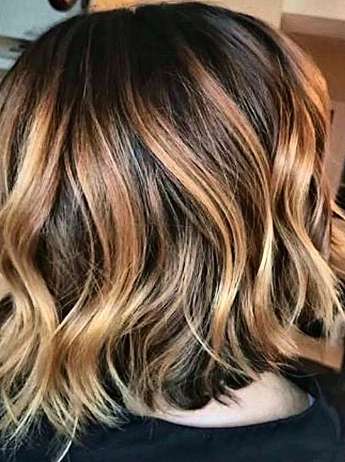 Balayage miel sur carré long ondulé